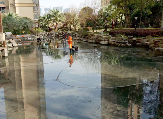 柳北景观池淤泥清理