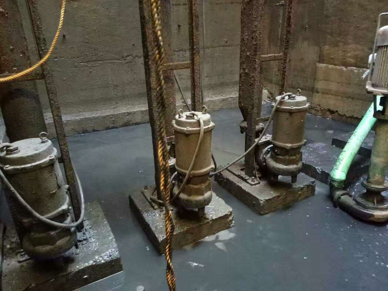 柳北污水池清理